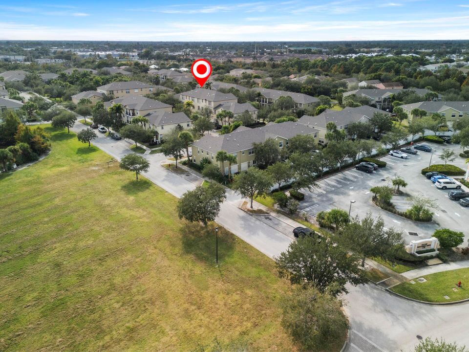 For Sale: $339,900 (3 beds, 3 baths, 1950 Square Feet)