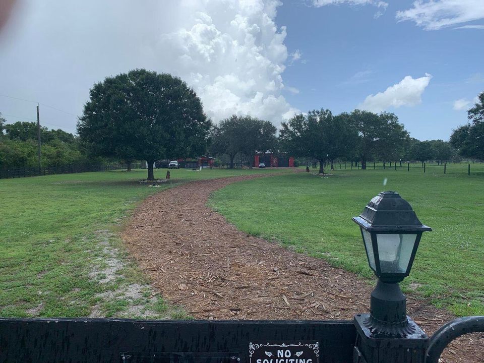 For Sale: $899,900 (3 beds, 1 baths, 904 Square Feet)