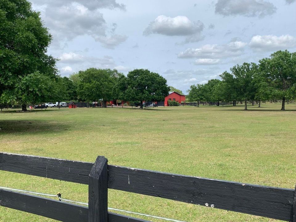 For Sale: $899,900 (3 beds, 1 baths, 904 Square Feet)