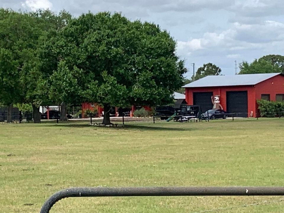 For Sale: $899,900 (3 beds, 1 baths, 904 Square Feet)