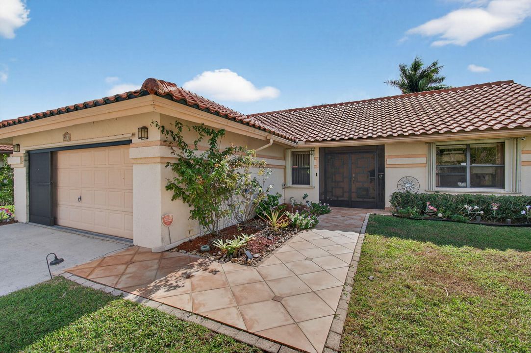 Active With Contract: $470,000 (3 beds, 2 baths, 1775 Square Feet)