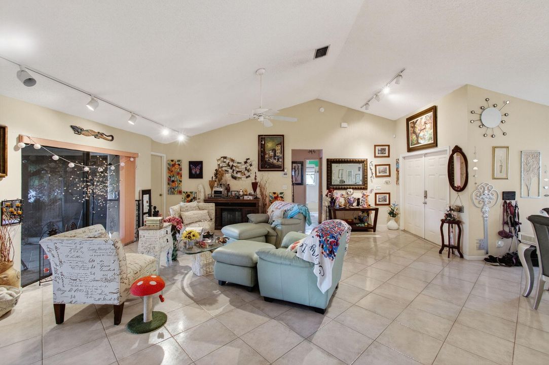 Active With Contract: $470,000 (3 beds, 2 baths, 1775 Square Feet)