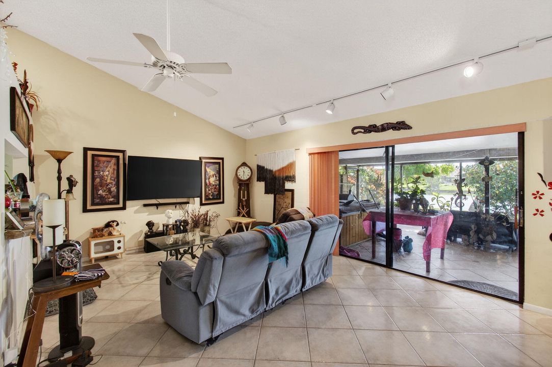 Active With Contract: $470,000 (3 beds, 2 baths, 1775 Square Feet)