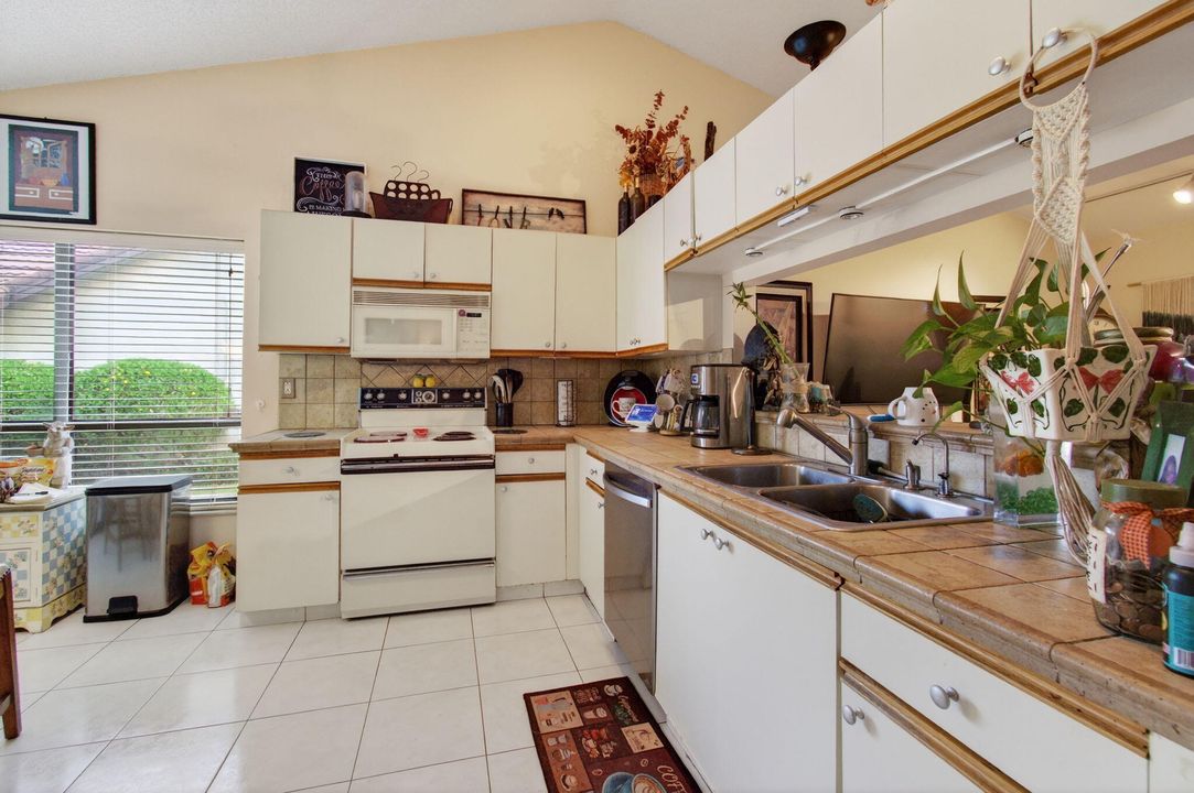 Active With Contract: $470,000 (3 beds, 2 baths, 1775 Square Feet)