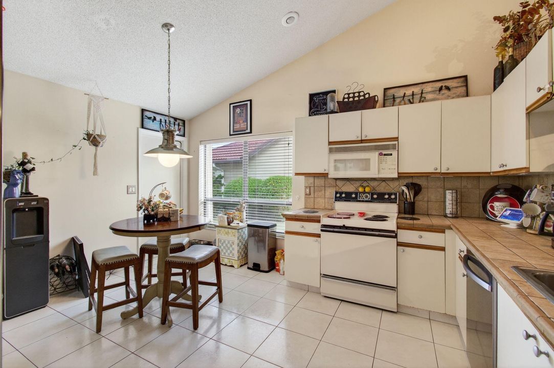 Active With Contract: $470,000 (3 beds, 2 baths, 1775 Square Feet)