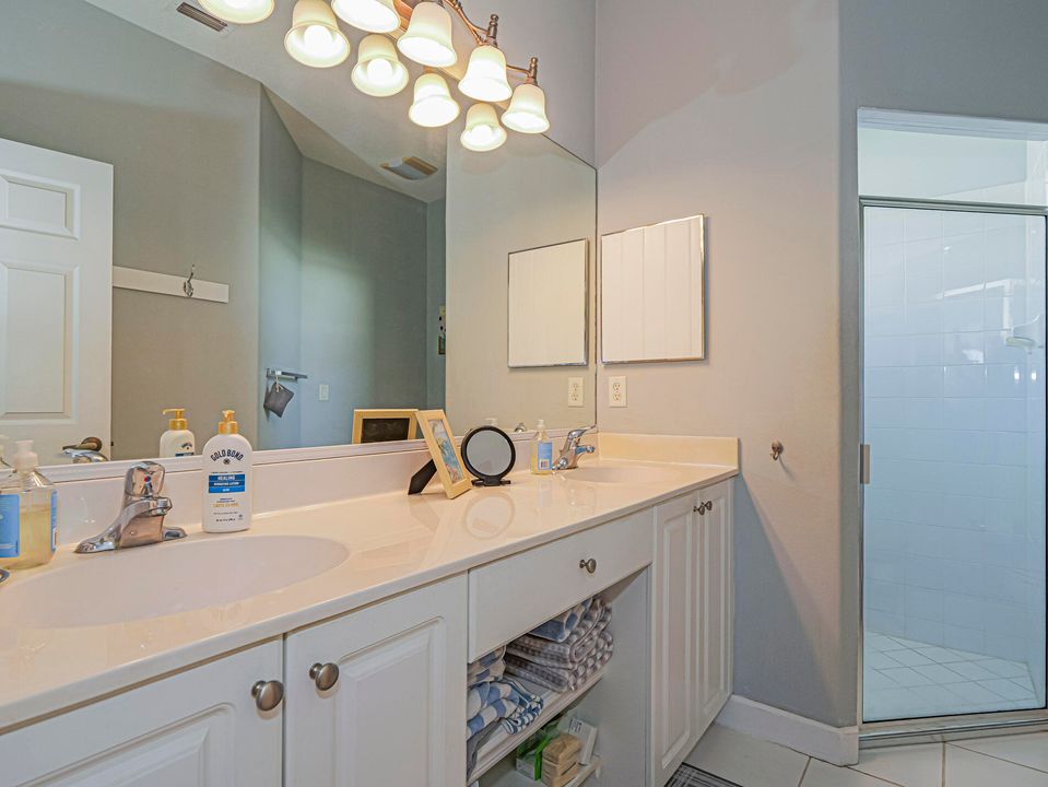 На продажу: $379,900 (3 спален, 2 ванн, 1529 Квадратных фут)