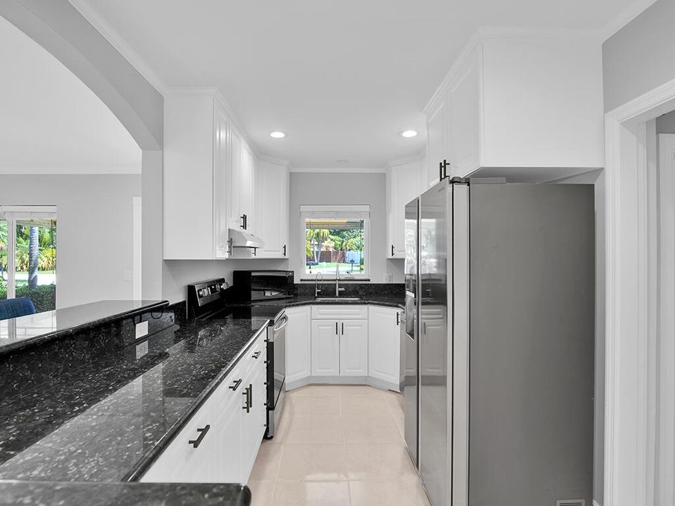 出租: $5,000 (4 贝兹, 3 浴室, 2053 平方英尺)