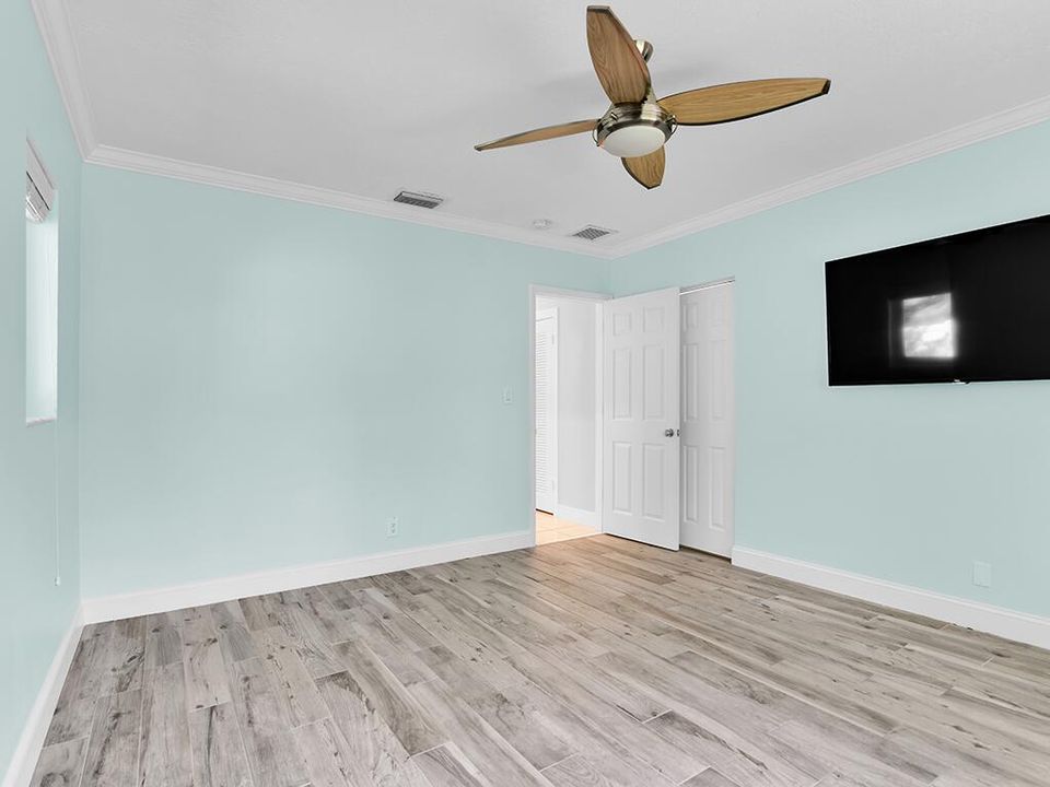 出租: $5,000 (4 贝兹, 3 浴室, 2053 平方英尺)