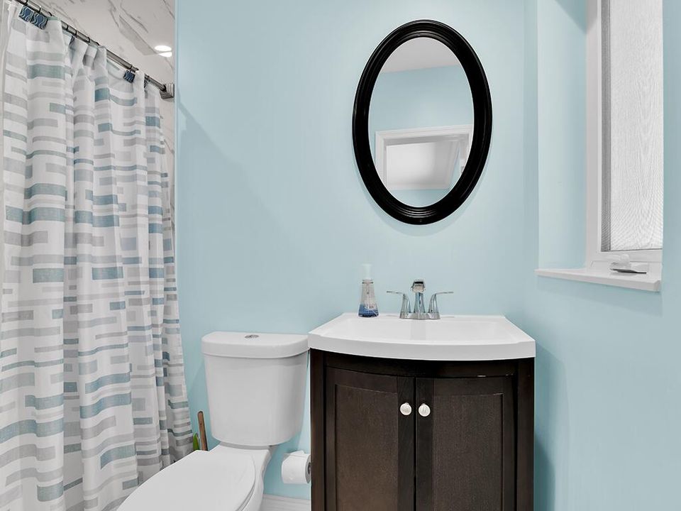 出租: $5,000 (4 贝兹, 3 浴室, 2053 平方英尺)