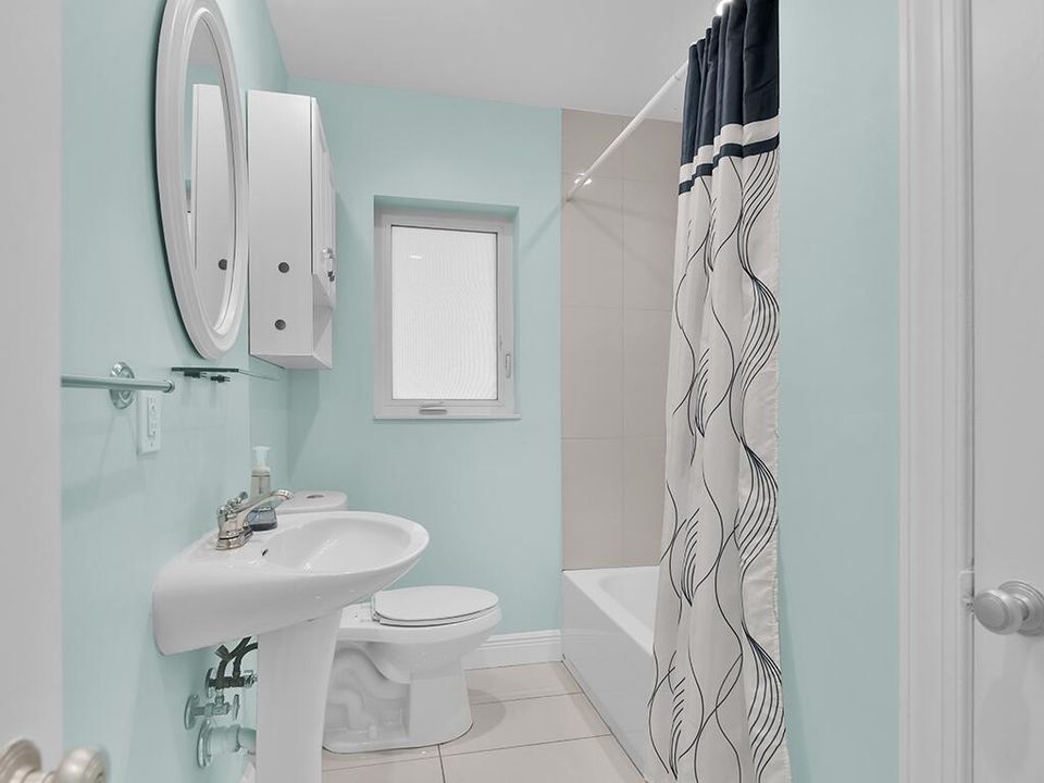 出租: $5,000 (4 贝兹, 3 浴室, 2053 平方英尺)