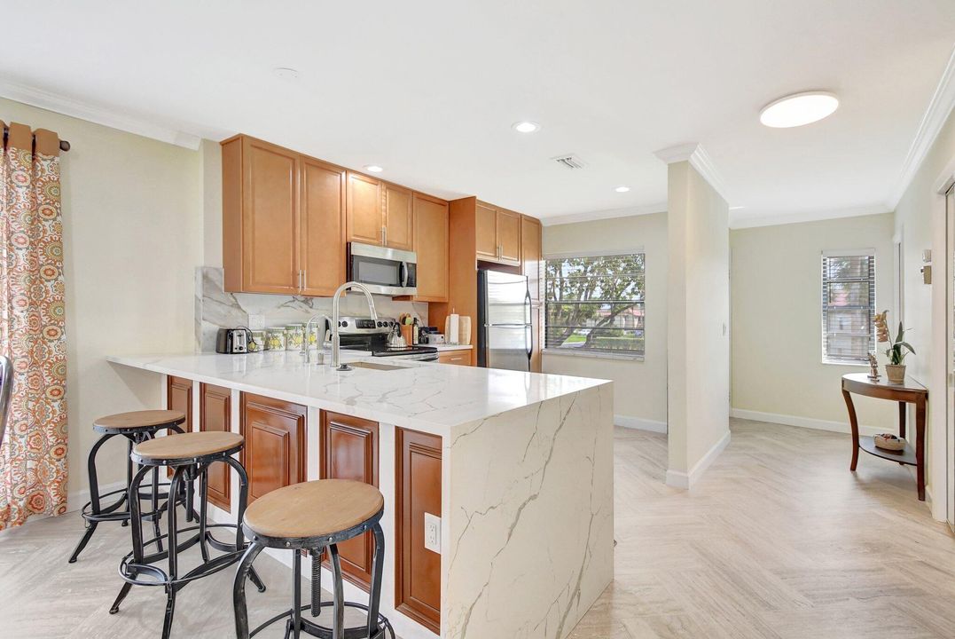 В аренду: $2,700 (2 спален, 2 ванн, 1216 Квадратных фут)