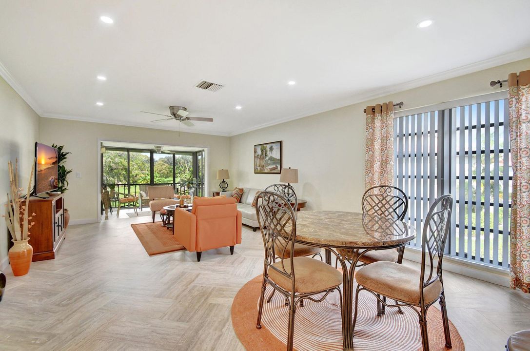 В аренду: $2,700 (2 спален, 2 ванн, 1216 Квадратных фут)