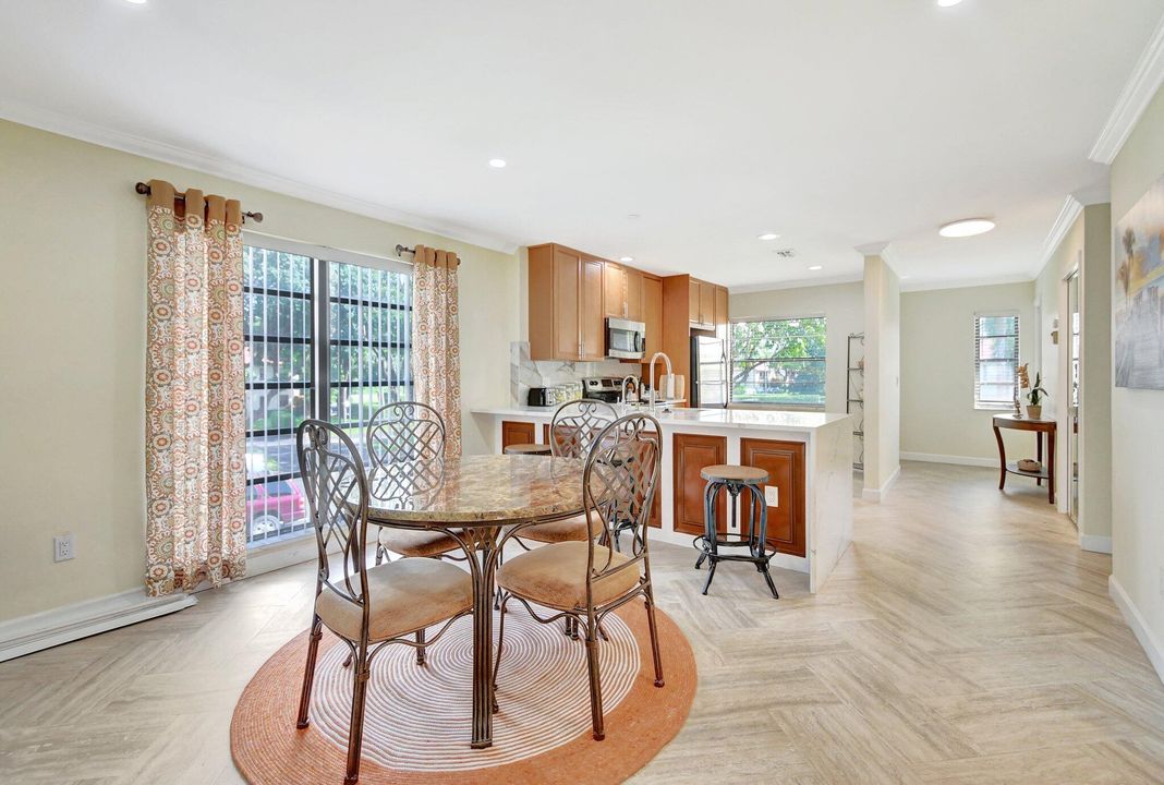 В аренду: $2,700 (2 спален, 2 ванн, 1216 Квадратных фут)