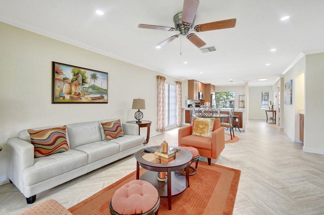 В аренду: $2,700 (2 спален, 2 ванн, 1216 Квадратных фут)