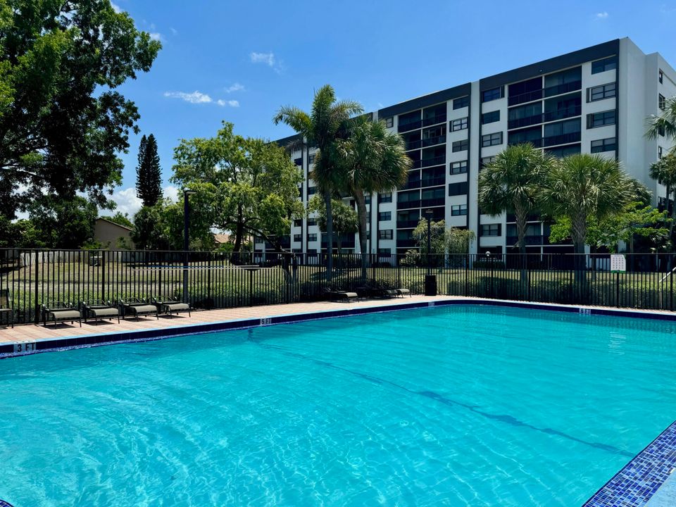 For Sale: $309,000 (3 beds, 2 baths, 1300 Square Feet)