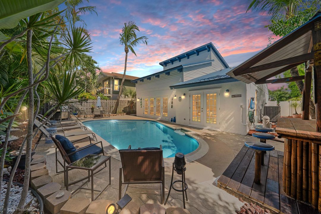 For Sale: $733,000 (2 beds, 2 baths, 1447 Square Feet)