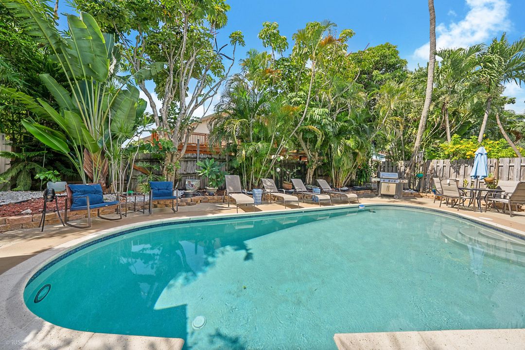 For Sale: $733,000 (2 beds, 2 baths, 1447 Square Feet)