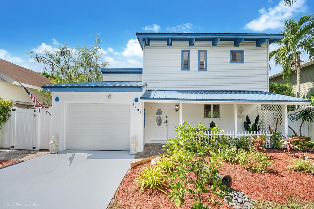 For Sale: $733,000 (2 beds, 2 baths, 1447 Square Feet)