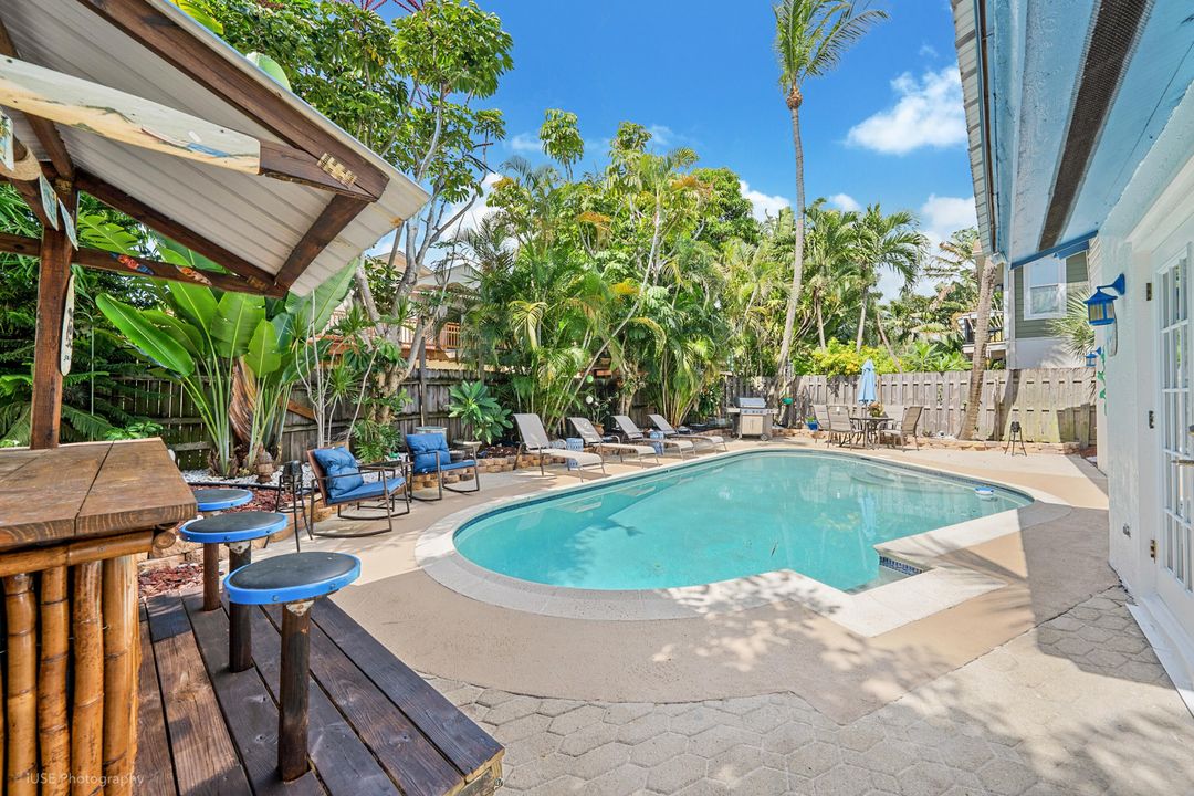 For Sale: $733,000 (2 beds, 2 baths, 1447 Square Feet)