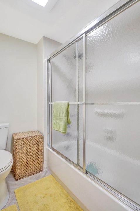 В аренду: $2,700 (2 спален, 2 ванн, 1216 Квадратных фут)