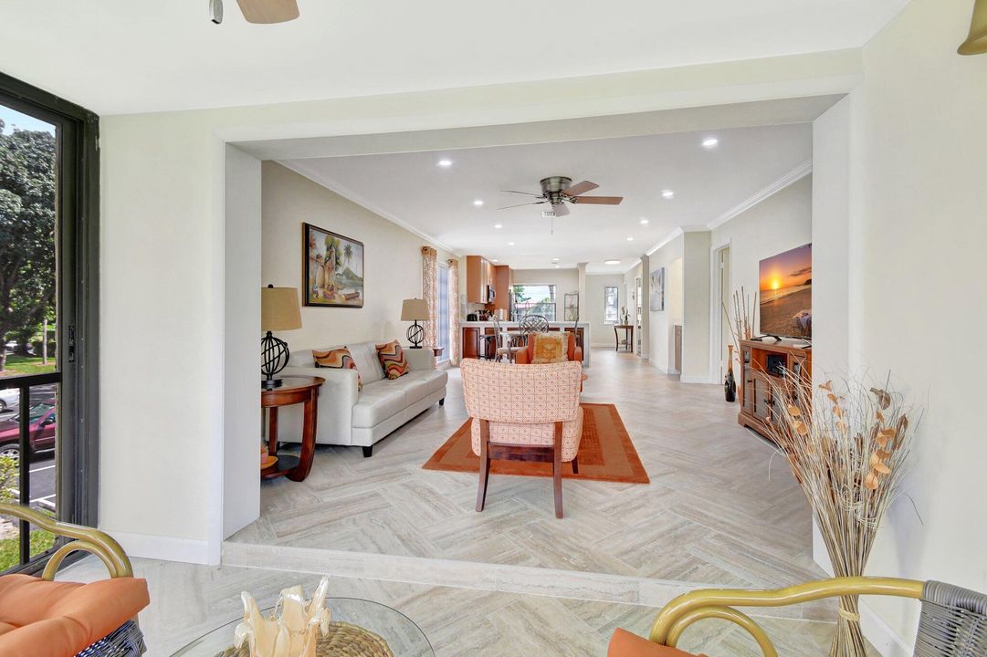 В аренду: $2,700 (2 спален, 2 ванн, 1216 Квадратных фут)