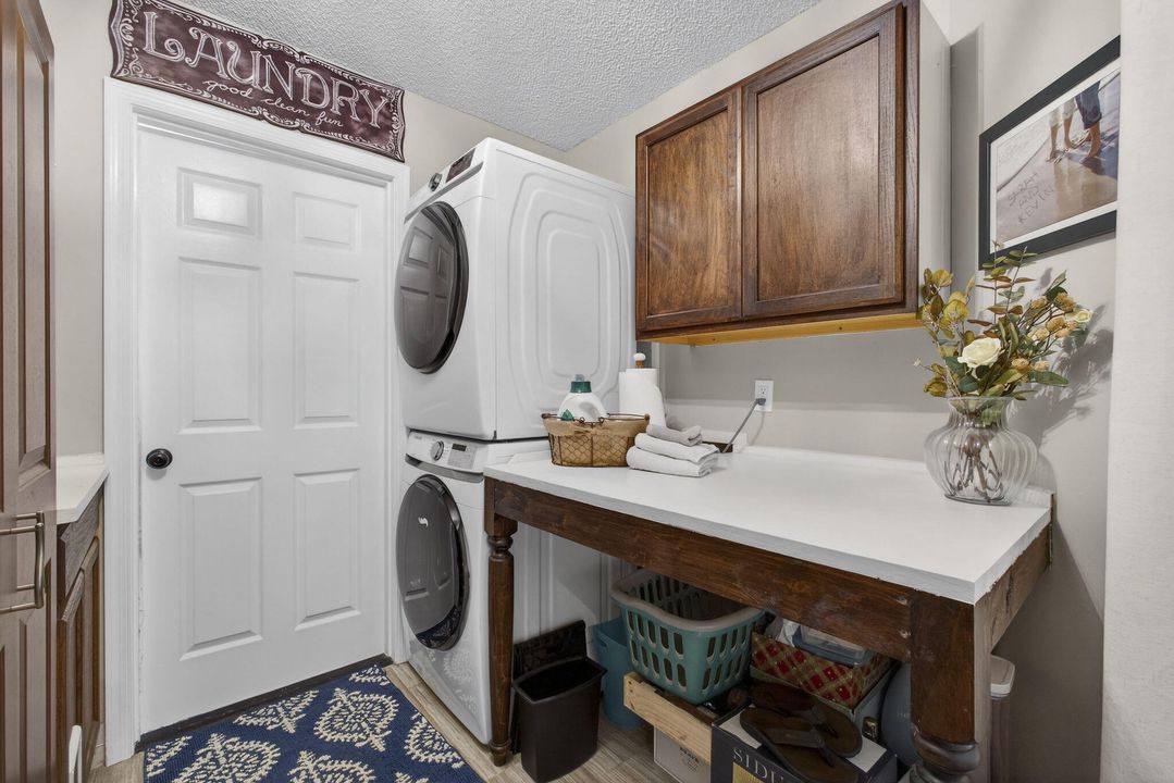 For Sale: $565,000 (3 beds, 2 baths, 1724 Square Feet)