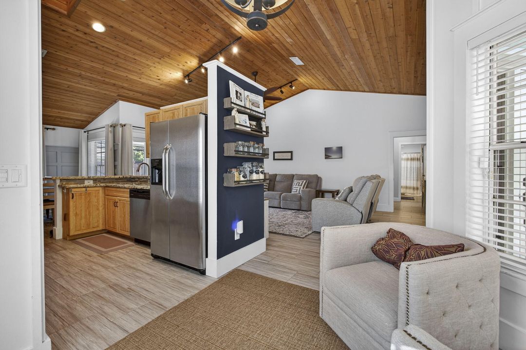 For Sale: $565,000 (3 beds, 2 baths, 1724 Square Feet)