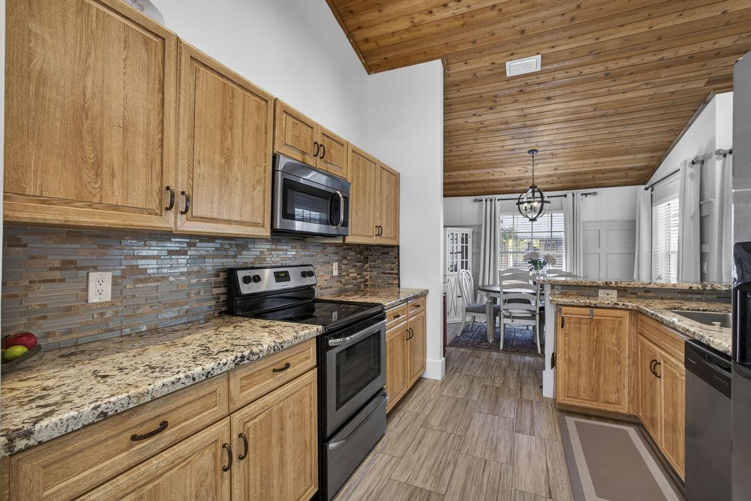 For Sale: $565,000 (3 beds, 2 baths, 1724 Square Feet)