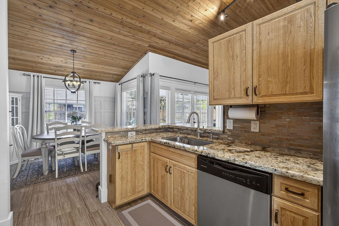 For Sale: $565,000 (3 beds, 2 baths, 1724 Square Feet)