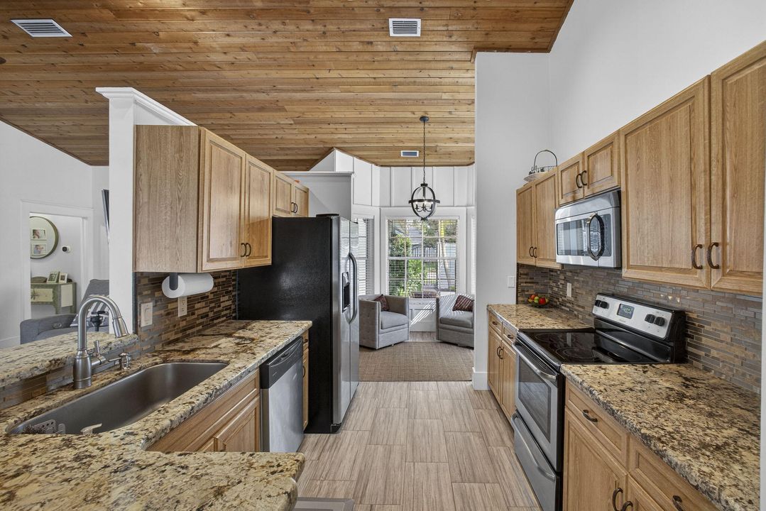 For Sale: $565,000 (3 beds, 2 baths, 1724 Square Feet)