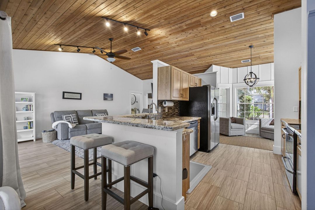 For Sale: $565,000 (3 beds, 2 baths, 1724 Square Feet)