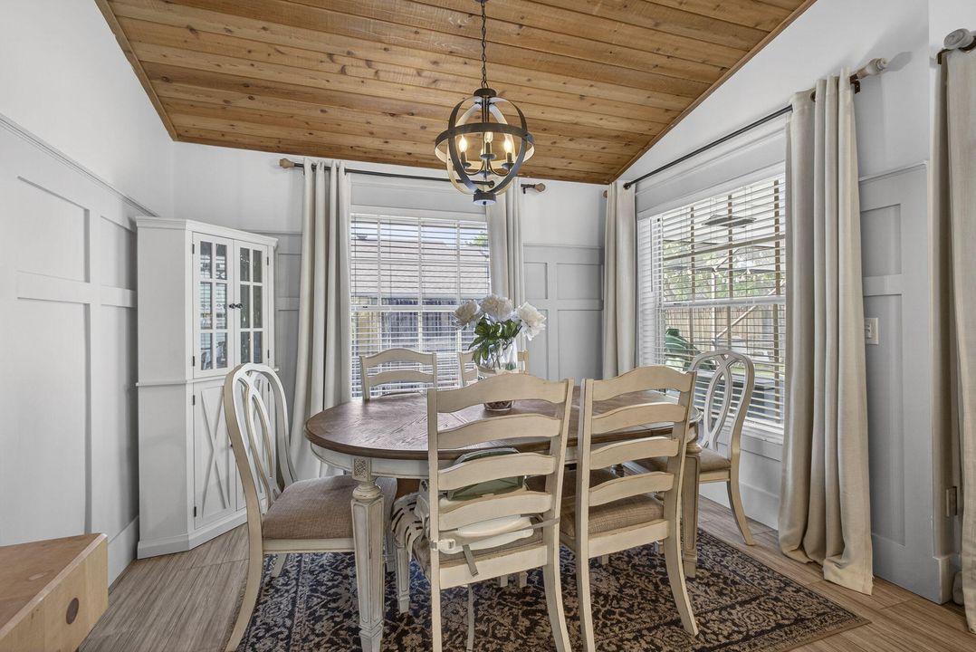 For Sale: $565,000 (3 beds, 2 baths, 1724 Square Feet)