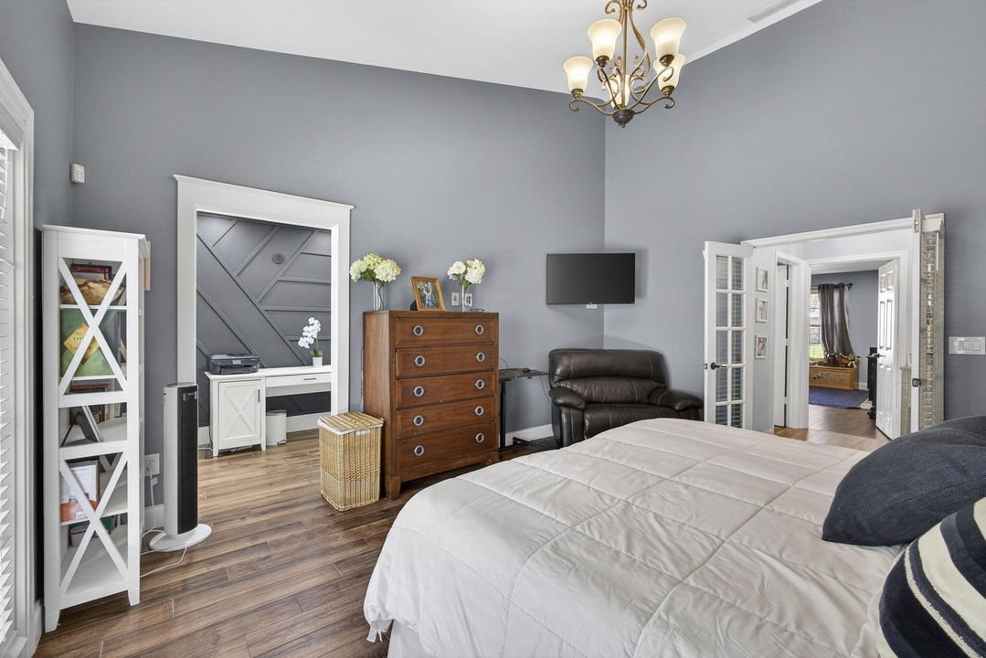 For Sale: $565,000 (3 beds, 2 baths, 1724 Square Feet)