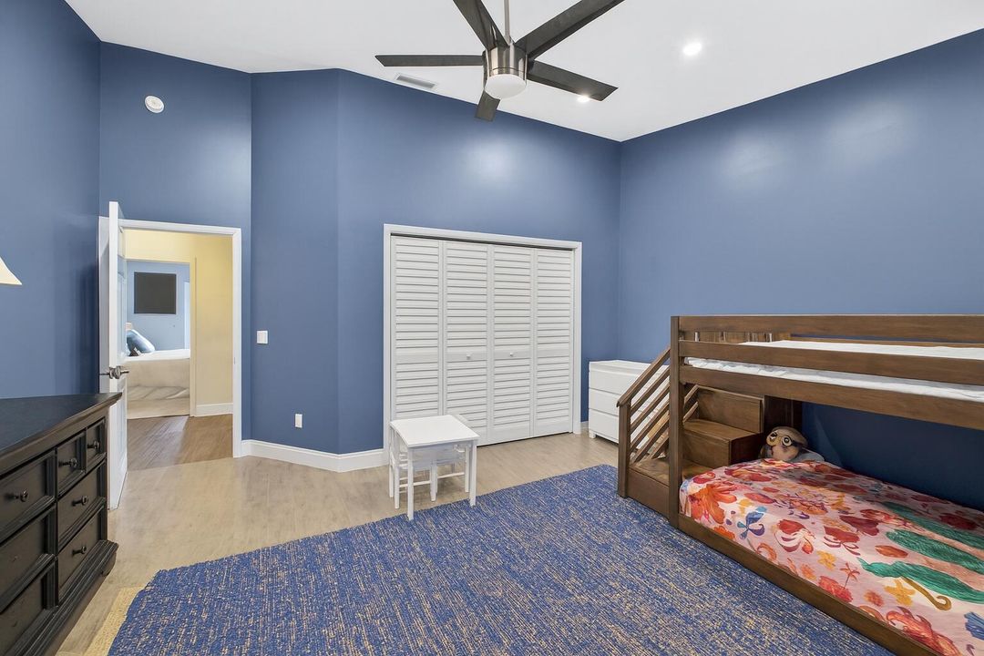 For Sale: $565,000 (3 beds, 2 baths, 1724 Square Feet)