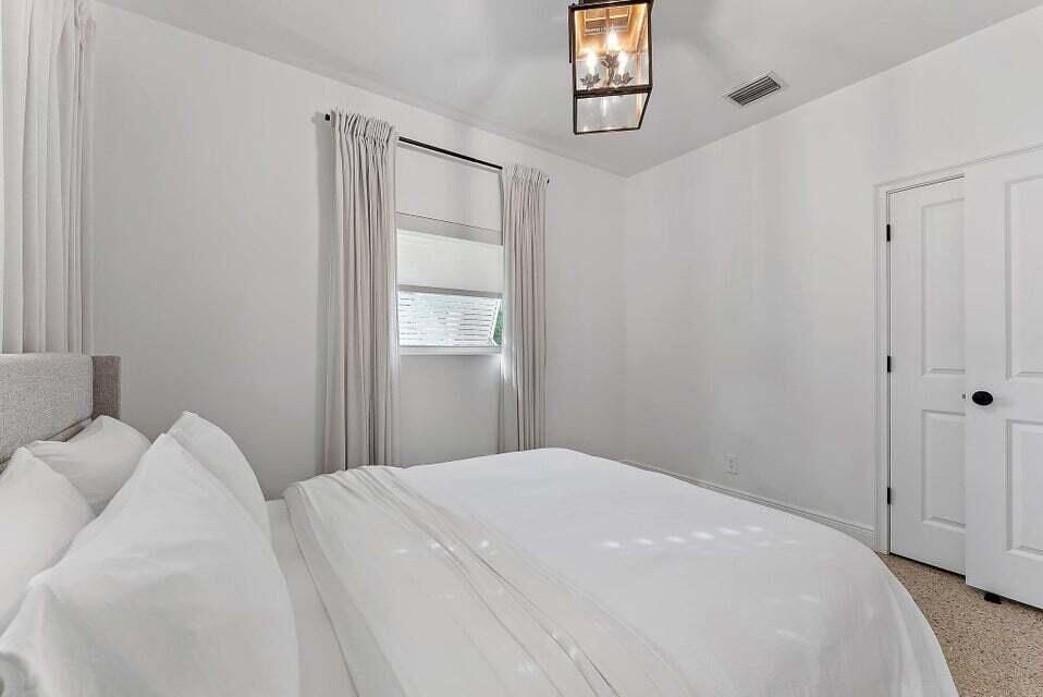 出租: $6,000 (3 贝兹, 2 浴室, 1144 平方英尺)