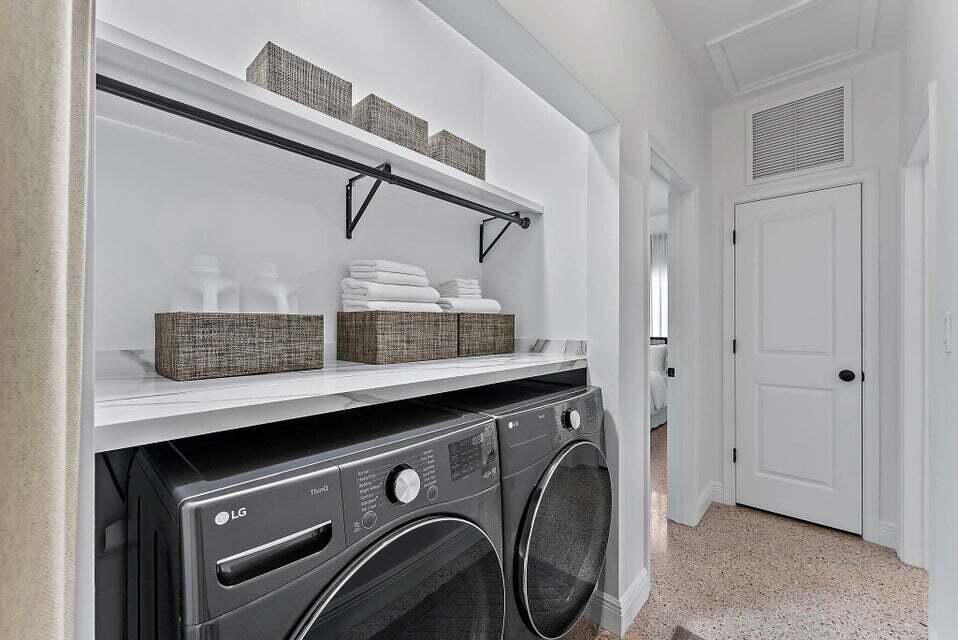 出租: $6,000 (3 贝兹, 2 浴室, 1144 平方英尺)