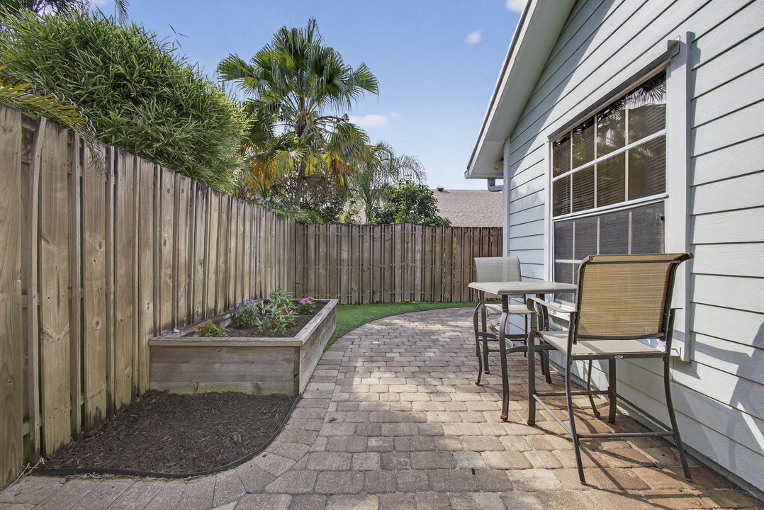 For Sale: $565,000 (3 beds, 2 baths, 1724 Square Feet)