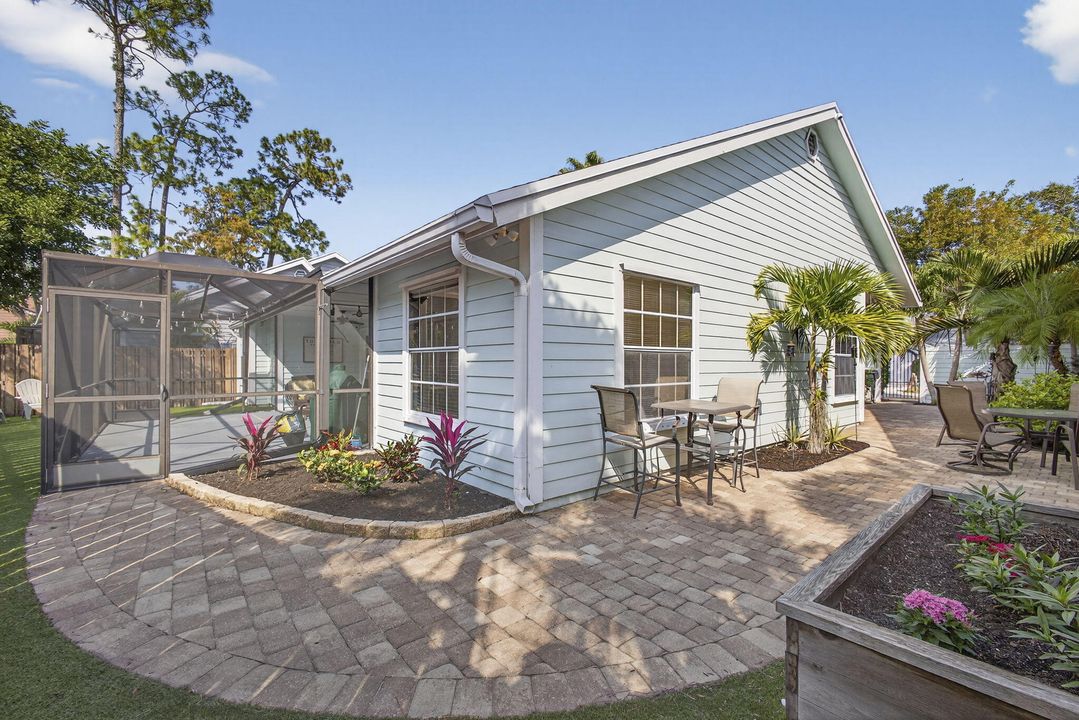 For Sale: $565,000 (3 beds, 2 baths, 1724 Square Feet)