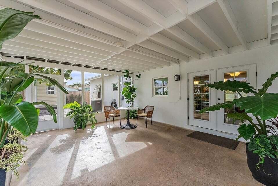 出租: $6,000 (3 贝兹, 2 浴室, 1144 平方英尺)