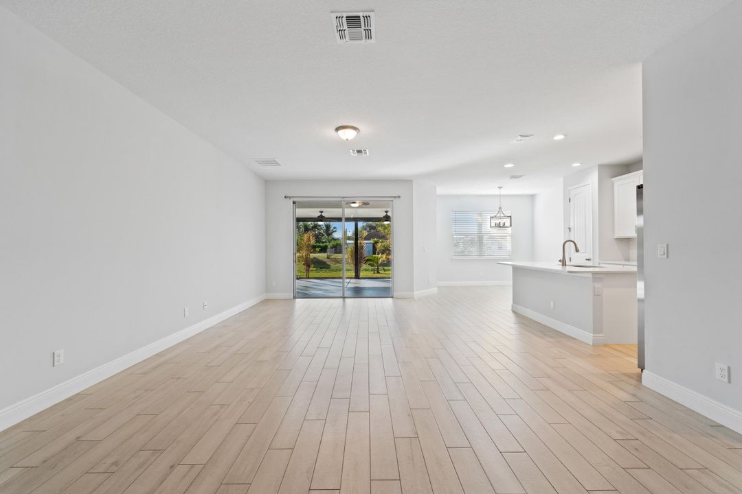 En Venta: $499,900 (3 camas, 2 baños, 2039 Pies cuadrados)