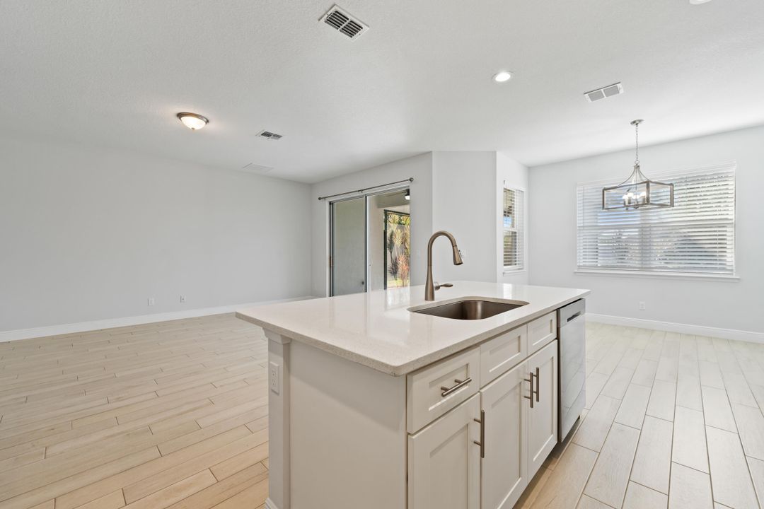 En Venta: $499,900 (3 camas, 2 baños, 2039 Pies cuadrados)