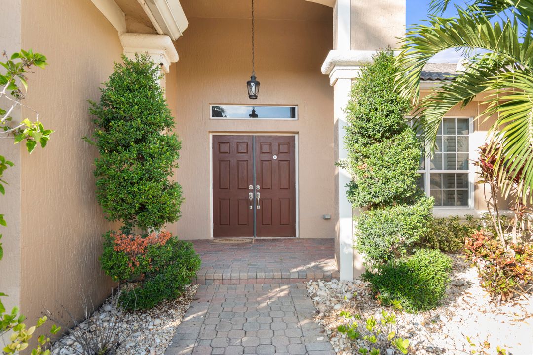 For Rent: $4,600 (5 beds, 3 baths, 2752 Square Feet)