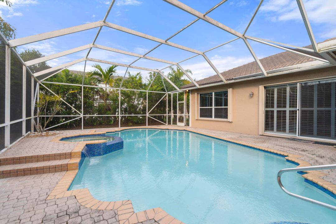 For Rent: $4,600 (5 beds, 3 baths, 2752 Square Feet)