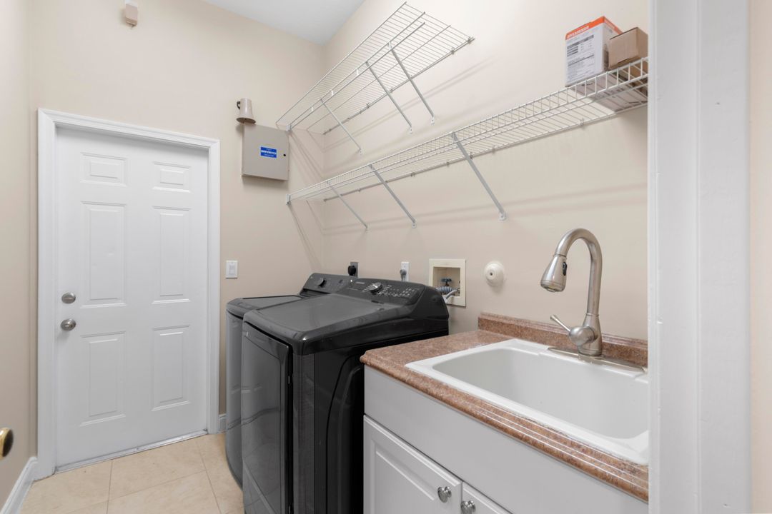 For Rent: $4,600 (5 beds, 3 baths, 2752 Square Feet)