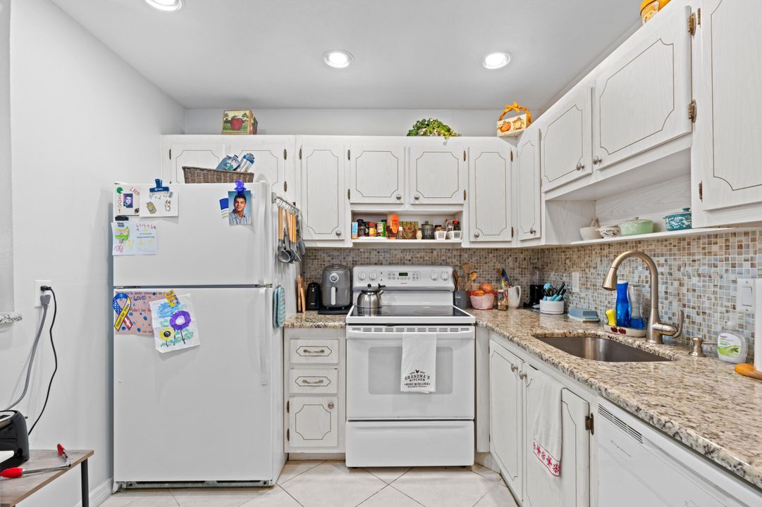 For Sale: $90,000 (1 beds, 1 baths, 720 Square Feet)