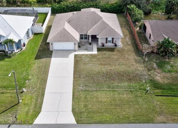 En Venta: $369,900 (4 camas, 3 baños, 2110 Pies cuadrados)