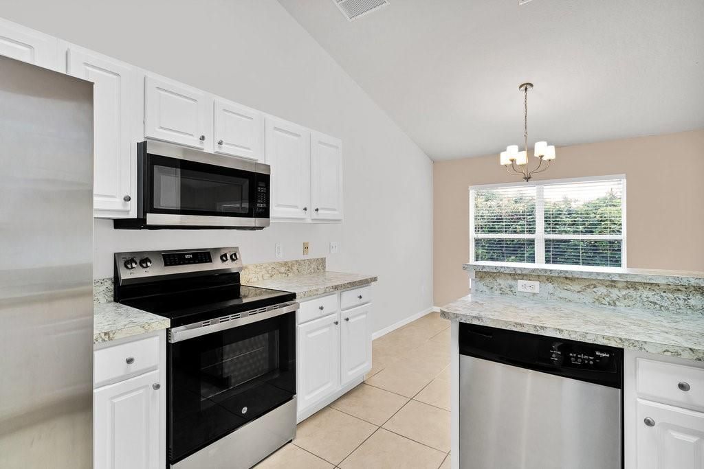 En Venta: $369,900 (4 camas, 3 baños, 2110 Pies cuadrados)