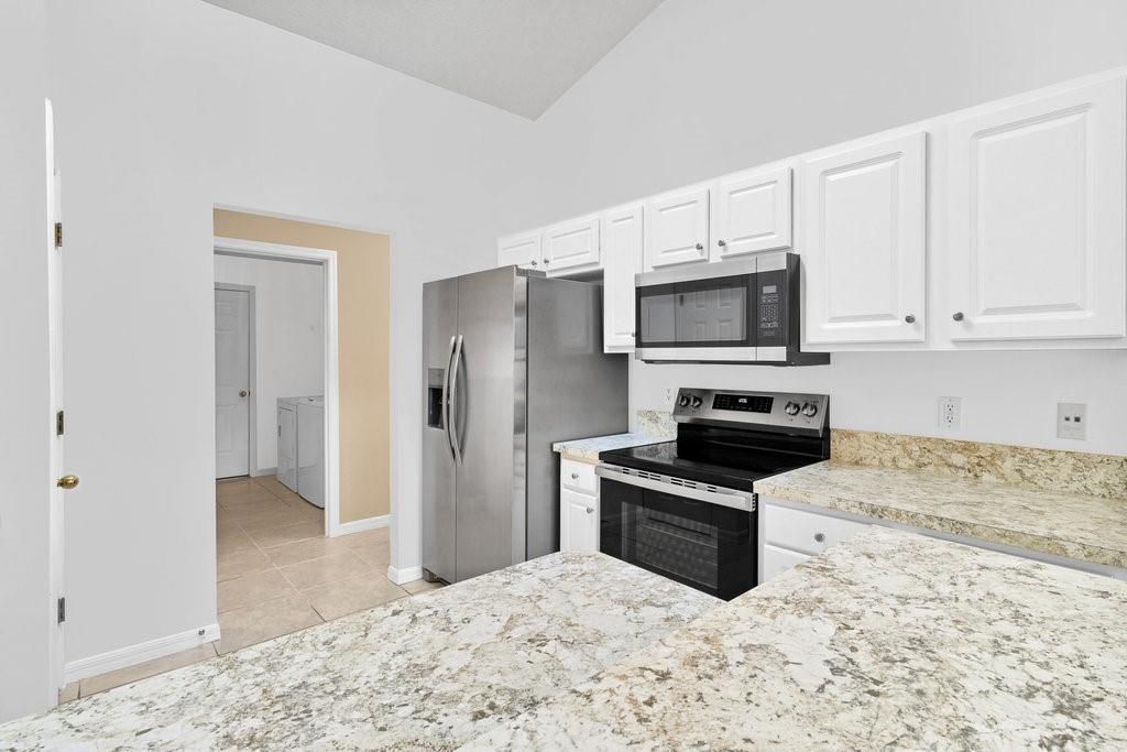 En Venta: $369,900 (4 camas, 3 baños, 2110 Pies cuadrados)