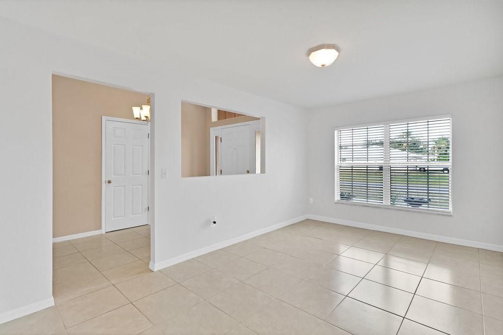 En Venta: $369,900 (4 camas, 3 baños, 2110 Pies cuadrados)