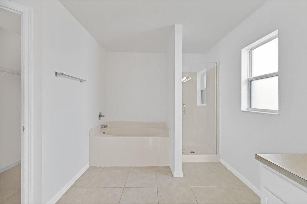 En Venta: $369,900 (4 camas, 3 baños, 2110 Pies cuadrados)